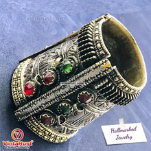 Load image into Gallery viewer, Gypsy Kuchi Bracelet With Glass Stones