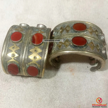 Load image into Gallery viewer, Handmade Handcuffs Inlaid with Glass Stones Bracelet