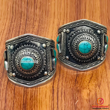 Load image into Gallery viewer, Boho Bracelet Inlaid With Turquoise Stone