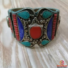 Load image into Gallery viewer, Handmade Nepalese Vintage Cuff Bracelet