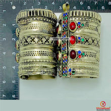 Load image into Gallery viewer, Vintage Boho Massive Cuff With Glass Stones