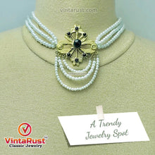 Load image into Gallery viewer, White Pearls Jewelry Set With Black Beads