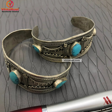 Load image into Gallery viewer, Vintage Tribal Bracelet With Turquoise Stone