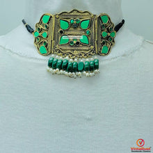 Load image into Gallery viewer, Green Amulet Choker Necklace With Earrings