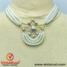 Load image into Gallery viewer, Neutral Color Pearls With Brass Motif Jewelry Set