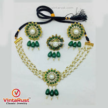 Load image into Gallery viewer, Green Stone and White Pearls Jewelry Set
