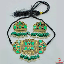 Load image into Gallery viewer, Green Amulet Choker Necklace With Earrings