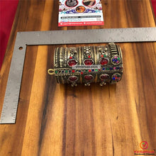 Load image into Gallery viewer, Tribal Vintage Red Glass Stone Handcuff