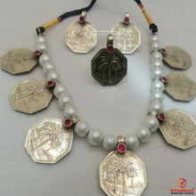 Load image into Gallery viewer, Vintage Coins and Pearls Beads Jewelry Set