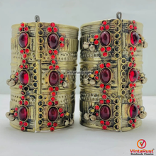 Load image into Gallery viewer, Handmade Red Stone Kuchi Handcuff Bracelet