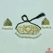 Load image into Gallery viewer, Vintage White Stones and Pearls Jewelry Set