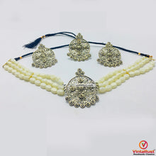 Load image into Gallery viewer, Handmade Beaded Jewelry Set With Golden Metal Motif