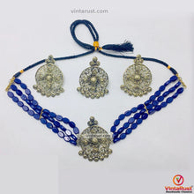 Load image into Gallery viewer, Handmade Beaded Jewelry Set With Golden Metal Motif