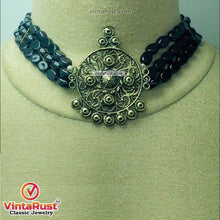 Load image into Gallery viewer, Handmade Beaded Jewelry Set With Golden Metal Motif
