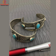 Load image into Gallery viewer, Vintage Tribal Bracelet With Turquoise Stone