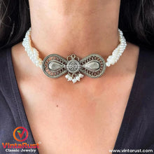 Load image into Gallery viewer, Bow and Pearls Beaded Choker Necklace