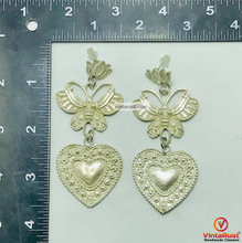 Load image into Gallery viewer, Silver Tone Heart Shaped Dangle Earrings