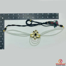 Load image into Gallery viewer, White Pearls Jewelry Set With Black Beads