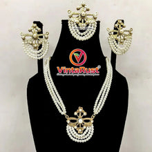 Load image into Gallery viewer, Neutral Color Pearls With Brass Motif Jewelry Set