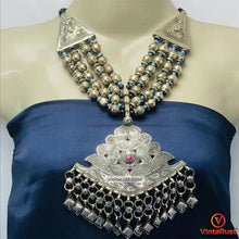Load image into Gallery viewer, Vintage Beaded Necklace With Pendant