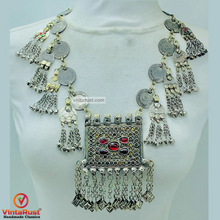Load image into Gallery viewer, Vintage Coins Chain Necklace With Dangling Pendant