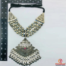 Load image into Gallery viewer, Vintage Beaded Necklace With Pendant