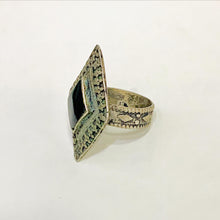Load image into Gallery viewer, Antique Handmade Black Stone Ring