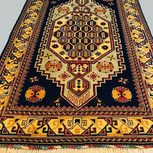 Load image into Gallery viewer, Artisan Weave Traditional Rug