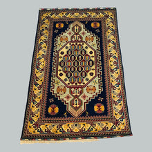 Load image into Gallery viewer, Artisan Weave Traditional Rug