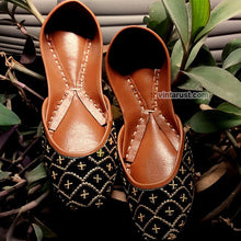 Load image into Gallery viewer, Black Color Embroidered Handcrafted Khussa