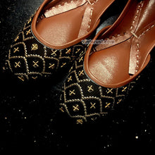 Load image into Gallery viewer, Black Color Embroidered Handcrafted Khussa