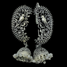 Load image into Gallery viewer, Oxidized Silver Earrings With Pearls