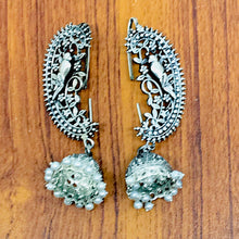 Load image into Gallery viewer, Oxidized Silver Earrings With Pearls