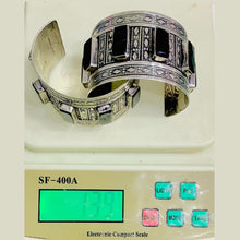 Load image into Gallery viewer, Ethnic Silver Bracelet With Black Stones
