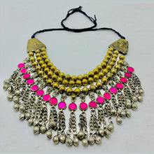 Load image into Gallery viewer, Golden Beaded Necklace With Pink Glass Stones