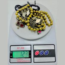 Load image into Gallery viewer, Golden Beaded Necklace With Pink Glass Stones