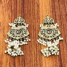 Load image into Gallery viewer, Golden Dangle Earrings With Small Pearls