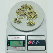 Load image into Gallery viewer, Golden Dangle Earrings With Small Pearls