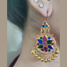 Load image into Gallery viewer, Golden Dangle Massive Earrings