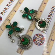 Load image into Gallery viewer, Green flower Glass Stone Earrings