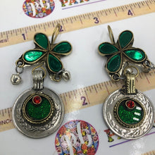 Load image into Gallery viewer, Green flower Glass Stone Earrings