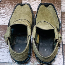 Load image into Gallery viewer, Green Handcrafted Traditional Men's Shoes