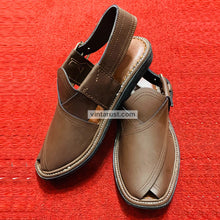 Load image into Gallery viewer, Handmade Brown Leather Kaptaan Chappal