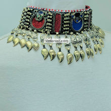 Load image into Gallery viewer, Handmade Choker Necklace With Dangling Leaf Tassels