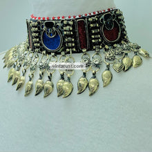 Load image into Gallery viewer, Handmade Choker Necklace With Dangling Leaf Tassels