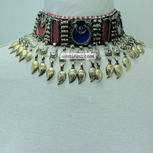 Load image into Gallery viewer, Handmade Choker Necklace With Dangling Leaf Tassels