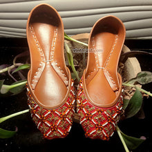 Load image into Gallery viewer, Handmade Ethnic Traditional Stylish Mojari Khussa
