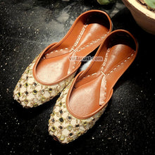 Load image into Gallery viewer, Handmade Mirror Work Punjabi White Khussa