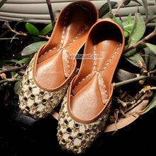 Load image into Gallery viewer, Handmade Mirror Work Punjabi White Khussa