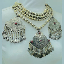 Load image into Gallery viewer, Handmade Oversized Beaded Chain Necklace